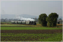 17c372 f�hrt mit EZ 7392  Leiser Berge  von Korneuburg nach Ernstbrunn. Harmannsdorf 24.9.2011 

