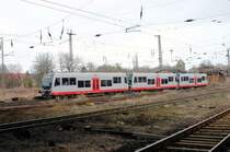 Triebwagen des Typs LVT/S Richtung S�den durch den Hauptbahnhof Dessau.
01.04.06