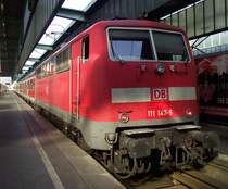111 147-5 steht am 23. August 2011 mit einem RE aus N�rnberg Hbf auf Gleis 12 im Stuttgarter Hbf.