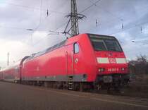 Die 146 003-9 die vor einem Monat noch zwischen Mainz und Mannheim verkehrte ist nun in Dortmund stationiert und �bernimmt nun den RE 2 zwischen M�nchengladbach und M�nster(Westf) Hbf. Hier in Haltern am See. 01.04.2006