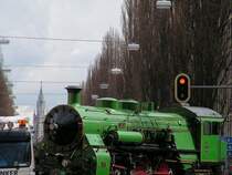 BR 3/6 als Schwertransport auf dem Weg vom Deutschen Museum ins neue Verkehrszentrum (im Hintergrund Rathaus M�nchen)