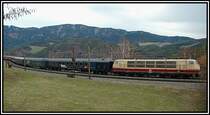 Eine Besonderheit konnte man heute (2.4.2006)am Semmering fotografieren. DB 103 245-7 zog den Sonderzug 13223 von Utrecht via Wien nach Laibach (Ljubljana). Diese Baureihe konnte erst einmal in den 90ern �ber den Semmering angetroffen werden, nachdem die Westbahn f�r einige Tage nach dem schweren Unfall in Melk gesperrt war. Das Foto entstand auf der  Apfelwiese  auf der Semmering-Nordrampe.