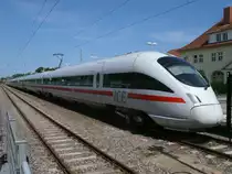 Am 08.Oktober geht der ICE-Einsatz auf R�gen f�r 2011 wieder zu Ende.Am 09.Juli 2011 fotografierte ich den ICE 4(0)11 090/590 als Dieser zur Fahrt nach M�nchen in Binz bereit stand.