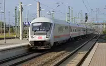 Der IC 1956 nach Karlsruhe erreicht am 03.10.11 Bitterfeld.