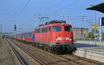 110 427 zog am 03.10.11 den DZ 2751 Berlin-Alexanderplatz - Ansbach durch Bitterfeld Richtung Halle(S).