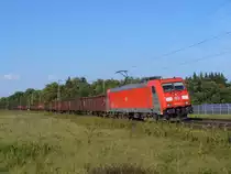 185 403-3 (Green Cargo) ist mit einem Sch�ttgutwagenzug am 04.10.2011 bei Wagh�usel
