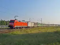 152 019-6 zieht einen Containerzug am 04.10.2011 bei Wagh�usel in Richtung Mannheim
