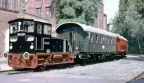 BEF V14 001 in Berlin, auf der Insel Eiswerder. Im September 1982 fanden BEF-Sonderfahrten in Berlin-Haselhorst statt. Man nutzte die Gleise der elektrischen Siemens-Werkbahn und den WTAG-Anschlu� auf Eiswerder. Das ist l�ngst unwiederholbare Geschichte.