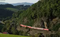2 unbekannte 143er mit der RB 26957 (Freiburg (Brsg) Hbf-Neustadt(Schwarzw) bei Falkensteig 25.9.11