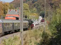 Einfahrt und darauf folgender Loktausch (von 03 1010 auf 42 096) in Gr�fenroda. Aufgenommen am 02.10.2011 im Rahmen der Sonderfahrt der Dampfmacher Bebra.