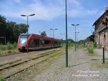 Aus Berlin-Wannsee kommend f�hrt ein Triebwagen der BR646 in den Bf Treuenbrietzen (RB33) ein. Im FahrplanJahr 2006 wird diese Strecke wegen Grundsanierung im Schienenersatzverkehr gefahren. 26.06.05