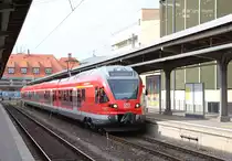 F�r jemanden, der t�glich die bunten Cantus-Flirts vor der Nase hat, bietet eben dieses Fahrzeug sogar in DB-rot eine willkommene Abwechslung. Hier der 429 028  Hansestadt Stralsund im Bahnhof Stralsund. Aufgenommen am 07.08.2011.