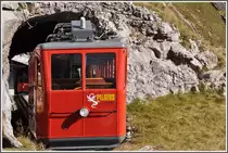 Durchblick durch den Eseltunnel in den Roseggtunnel mit Triebwagen 27 und 22. (04.10.2011)