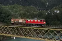 Ge 4/4 I 610 n�hert sich am 2.9.11 mit einem G�terwagen Reichenau-Tamins.