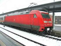 101 129-5 als Schublok f�r IC Stralsund-Karlsruhe in Schwerin HBF