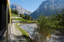 Mit Wehmut blicke ich am 02.10.2011 zur�ck, hier zwischen Grindelwald und Lauterbrunn. Mit der Berner Oberland-Bahn (BOB) geht es wieder Retour von Grindelwald via Lauterbrunn nach Interlaken Ost.