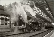 Sie raucht und dampft, dass es eine Freude ist...
Die SNCF 141 R 1244 in Lausanne am 8. Oktober 2011