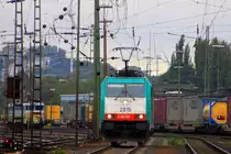Die Cobra 2815 steht in Aachen-West im Hitergrund stehen zwei  alte Eloks von der SNCB 18er bei Herbstwetter.
Aufgenommen in Aachen-West.
8.10.2011