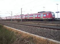 Eine 423 Doppeltraktion steht zur Weiterfahrt nach D�ren als S12 in Merzenich bereit. Aufnahme am 03.04.2006