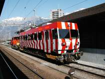 Triebwagen der Frauenfeld-Wil Bahn auf einem SBB Rollschemel in 
Landquart.M�rz 2003