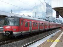 Jubel, jubel! Endlich eine neue Baureihe... Nein, bei 420 258-6 wurde schlicht die 4 in der Baureihennummer vergessen. Das ist kein Aprilscherz, wie man vermuten k�nnte! Am 01.April 2006  war diese Einheit auf der S8 von Wiesbaden nach Offenbach Ost unterwegs, als ich diesen Zug in Frankfurt-Niederrad ablichtete.