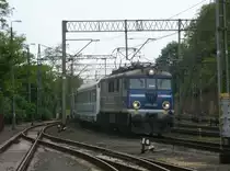 Vor der Einfahrt in den Bahnhof Szczecin Glowny befand sich EP07-412 am 14.Mai 2011.