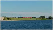- An der Ostsee - W�hrend einer Hafenrundfahrt in Stralsund, konnte ein DB Flirt auf dem R�gendamm abgelichtet werden. 20.09.2011 (Jeanny)