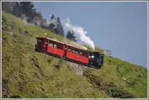 Kohlegefeuerte Lok 6 mit B16 und B26 oberhalb der Planalp. (01.10.2011)