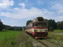 854 020-5/80-29 204-2 mit Sp 1868 Trutnov Hlavn� N�dra��-Kolin auf Bahnhof Vlčice am 12-8-2011.