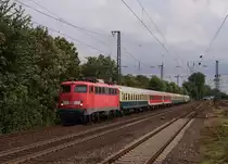 Die Stuttgarter 110 483-5 zog am 26.08.2011 den IC 2410 durch D�sseldorf-Oberbilk