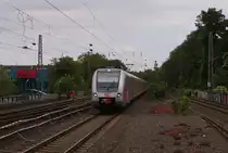 422 061-0 + 422 xxx-x als S8 nach M�nchengladbach Hbf bei der Einfahrt in D�sseldorf-Bilk am 26.08.2011