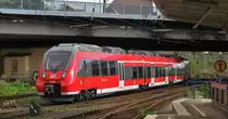 Nach einer kurzen Wende rollert nun der 442 247 hin zur Werkstatt des BW Berlin Lichtenberg. 06.10.2011