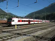 2x Domino Trieb- und Steuerwagen von RegionAlps abgestellt in Brig, 12.10.2011.