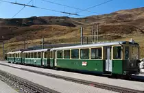 WAB - BDeh 4/4 101 mit Bt 214 und Steuerwagen Bt 211 steht am 02.10.2011 im Bahnhof Kleine Scheidegg.