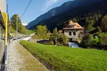 Mit Wehmut blicke ich am 02.10.2011 zur�ck, mit der Berner Oberland-Bahn (BOB) geht es wieder Retour von Grindelwald via Lauterbrunnen nach Interlaken Ost. Hier bei Riederm�ttli im L�tschental. 