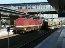 Holzzug mit 204 354 und 204 311 auf dem Weg nach Niederg�rne,am 01.Oktober 2011,in Berlin Gesundbrunnen.