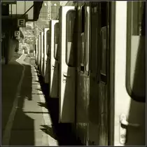 Viele Türen - 

Regionalexpress Stuttgart - Nürnberg im Hauptbahnhof Stuttgart. Für das Bild haben wir ein paar Türen zusätzlich geöffnet. 

03.10.2011 (M)