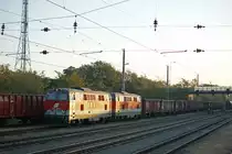 Koid is`, R�benzeit is`! Am 15.10.2011 kam es zur Verschubfahrt mit den beiden Dieselloks 2143 038 & 2143 073, zwischen dem R�benplatz Deutsch-Wagram & Bahnhof.