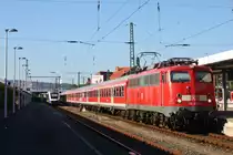 110 469-4 wartet am 15.10.2011 in Hildesheim mit RB14613 auf die Abfahrt nach Braunschweig HBf.