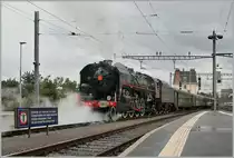 Mindestens drei Punkte verraten den Nachschuss; ansonsten denke ich, passt die SNCF 141 R 1244 sehr gut zu den gr�nen SBB und BLS EW I...
Lausanne, den 08. Oktober 2011