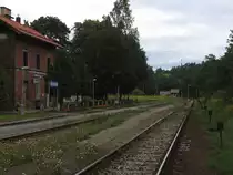 Das Bahnhofsgeb�ude von Bahnhof Pilnikov am 11-8-2011. Im Hintergrund gibt es die alte Fl�gelsignale.