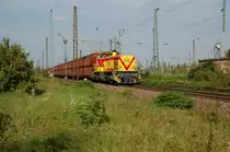 Lok 218 der MEG ( G 1206 ) durchf�hrt hier mit ihrem leeren Braukohle-Shuttle von Buna nach W�hlitz den Merseburger G�terbahnhof, mit seinen vielen Formsignalen, 03.10.2011.