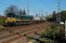 DE 64 f�hrt hier mit ihrem Kesselwagenzug aus dem Markranst�dt in Richtung Gro�korbetha aus, 01.10.2011.
