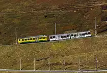 Die WAB (Wengeralbbahn) f�hrt am 02.10.2011 von der Kleinen Scheidegg in Richtung Wengen und Lauterbrunnen hinab.