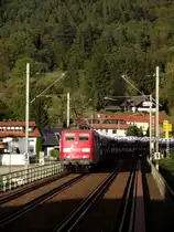BR 151 076-7 in Neckargemünd mit Audi Güterzug am 13.10.11 auf der Neckarbrücke