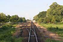 Einfahrtsbereich des Bf. Si Kho Raphum, Blickrichtung Ubon Ratchathani, am 15.Juni 2011.

