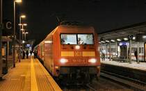 101 122-0 bedient am 13.10.11 den IC 2253 von Frankfurt/M. Hbf nach Leipzig Hbf und ist hier beim Halt in Naumburg/S. Hbf.