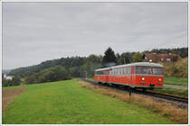 Am 15. und 16. 10.2011 gab es vom Graz aus zwei Sonderz�ge der Steirischen Eisenbahnfreunde nach Weiz. Ab Weiz ging es dann mit der Feistritztalbahn weiter nach Birkfeld. Am ersten Tag kam 671 zum Einsatz, am zweiten Tag  der ehemalige GKB Triebwagen VT 10.02 + Beiwagen VB 10.12. VT 10.02 befindet sich heute �brigens im Eigentum der Steirischen Eisenbahnfreunde. Die Aufnahme zeigt Sdz R 19102 am 16.10.2011 in Autal. Die Stelle w�re �brigens herrlich im Licht gewesen.