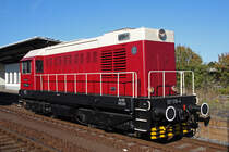 Beim Fotohalt in Zeitz gab es dann die Gelegenheit, die V75 018 in ihrer vollen Sch�nheit von vorn zu fotografieren, 16.10.2011.