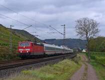 181 223-9 zieht den IC 134 Norddeich Mole - Luxemburg am 11.10.2011 durch Pommern (Mosel)